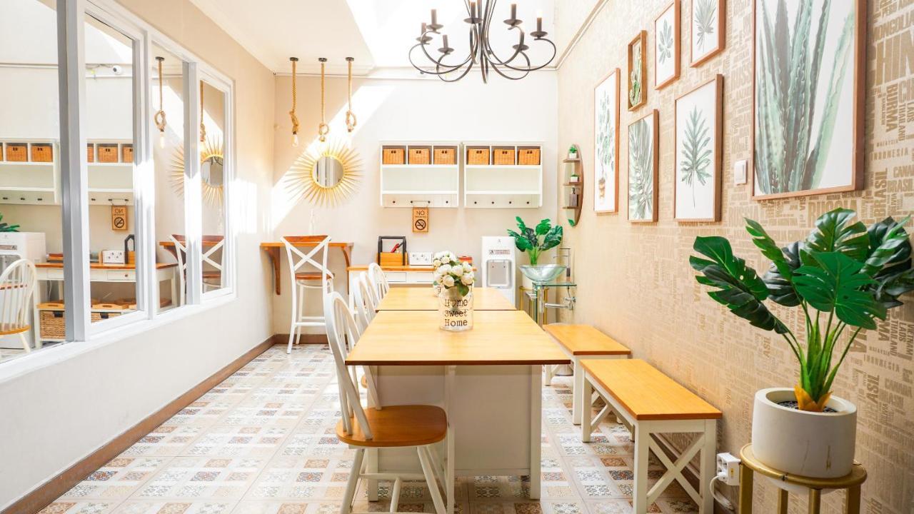 Vaccinated Staff - Spot On 2053 Granada Syariah Home Stay Bandung Exterior photo